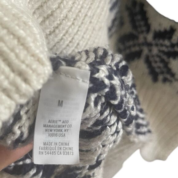 Aerie Nordic Snowflakes Christmas Pullover Sweater Size Medium - Picture 6 of 6